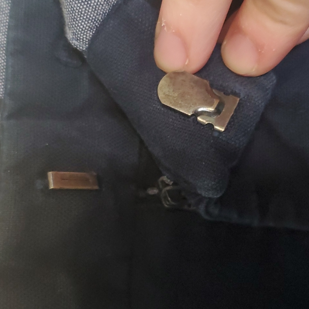 Banana Republic Navy Blue scalloped bottom shorts. - Picture 3 of 6